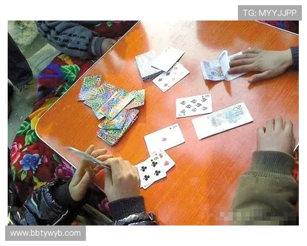 腾龙娱乐真人发牌让玩家在家中即可享受百家乐、轮盘等多种真人发牌娱乐项目